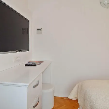 Apartment Milenka Zrnovnica